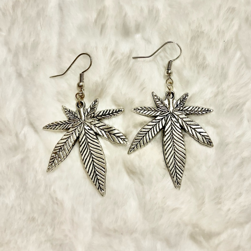Maple Leaf Earrings 🍁